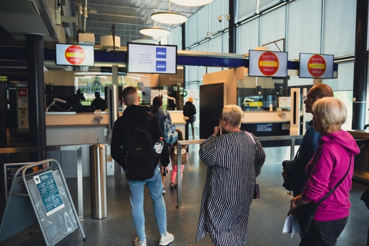 Loạt quốc gia EU kêu gọi ngừng cấp thị thực du lịch cho công dân Nga - Ảnh 1.