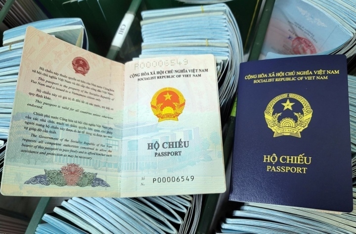 Bộ Ngoại giao thông tin về tình hình cấp thị thực với mẫu hộ chiếu mẫu mới - Ảnh 1.