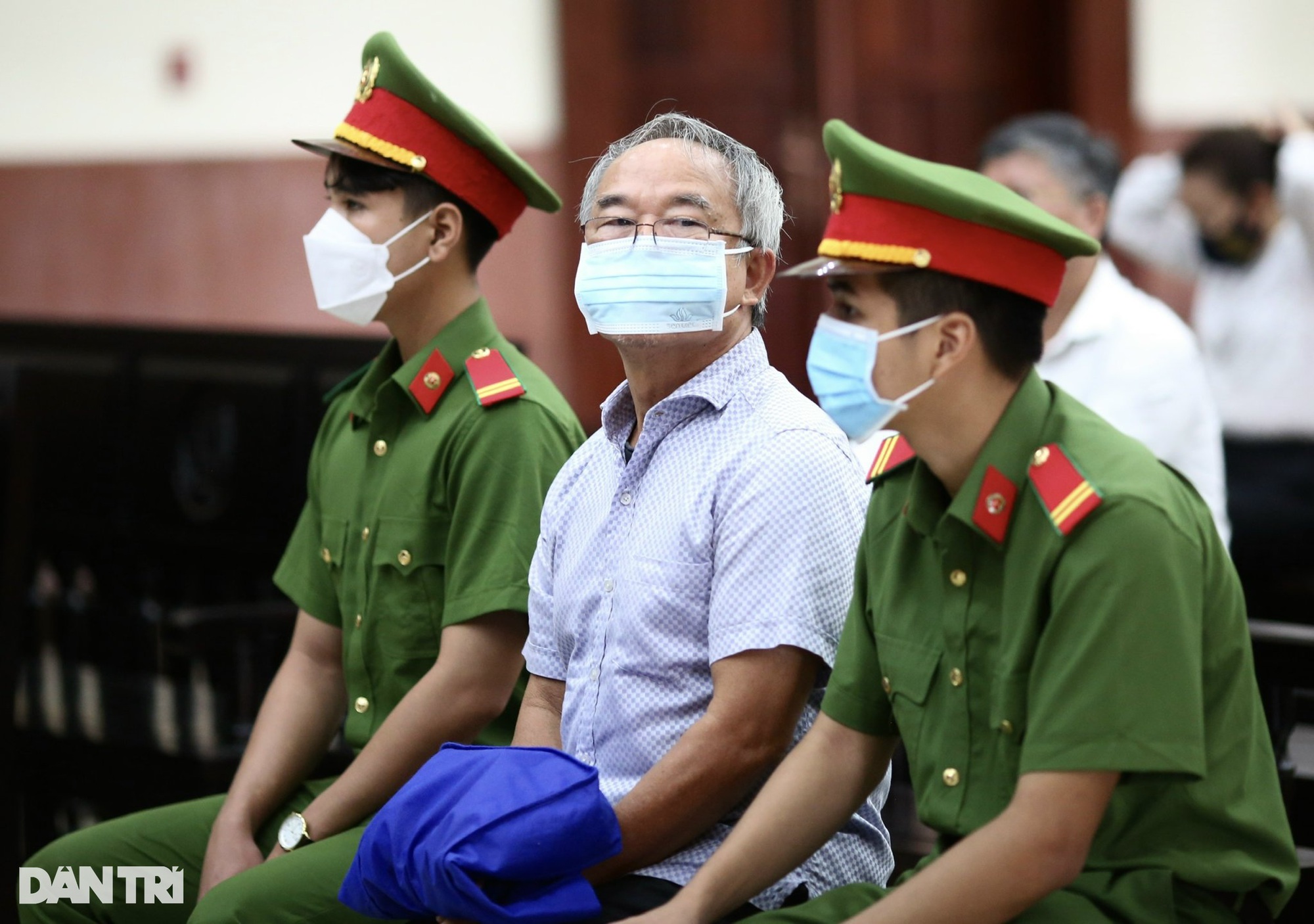 Xét xử cựu Phó Chủ tịch UBND TP.HCM: Bị cáo Dương Thị Bạch Diệp nhập viện - Ảnh 1.
