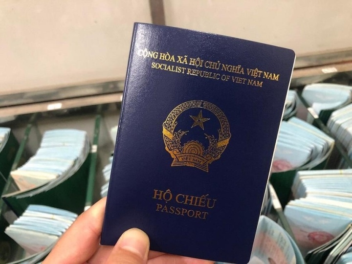 Anh tiếp tục công nhận hộ chiếu mới của Việt Nam - Ảnh 1.