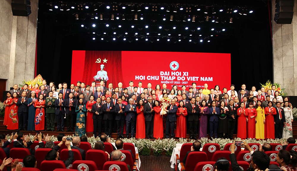 Bà Bùi Thị Hòa được bầu giữ chức Chủ tịch Hội Chữ thập đỏ Việt Nam lần thứ XI, nhiệm kỳ 2022-2027 - Ảnh 3.