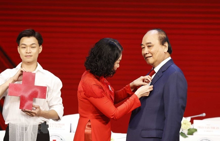 Bà Bùi Thị Hòa được bầu giữ chức Chủ tịch Hội Chữ thập đỏ Việt Nam lần thứ XI, nhiệm kỳ 2022-2027 - Ảnh 1.
