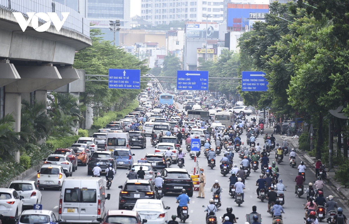 Đường Nguyễn Trãi vẫn lộn xộn sau phân làn, người tham gia giao thông ý thức kém - Ảnh 8.