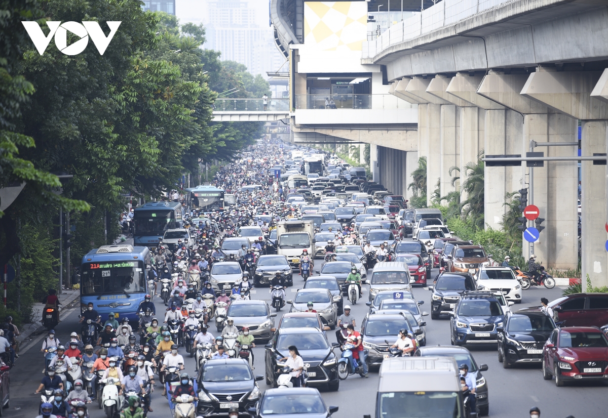 Đường Nguyễn Trãi vẫn lộn xộn sau phân làn, người tham gia giao thông ý thức kém - Ảnh 10.