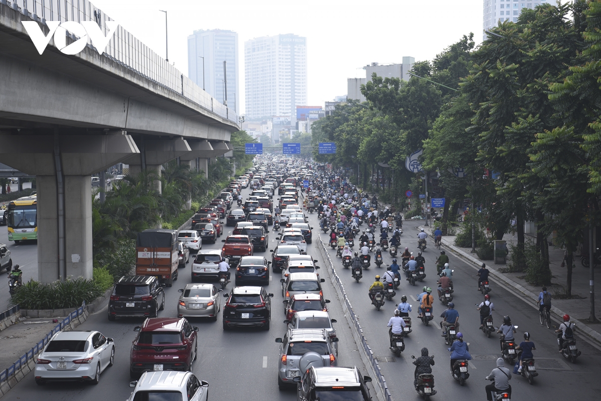 Đường Nguyễn Trãi vẫn lộn xộn sau phân làn, người tham gia giao thông ý thức kém - Ảnh 7.