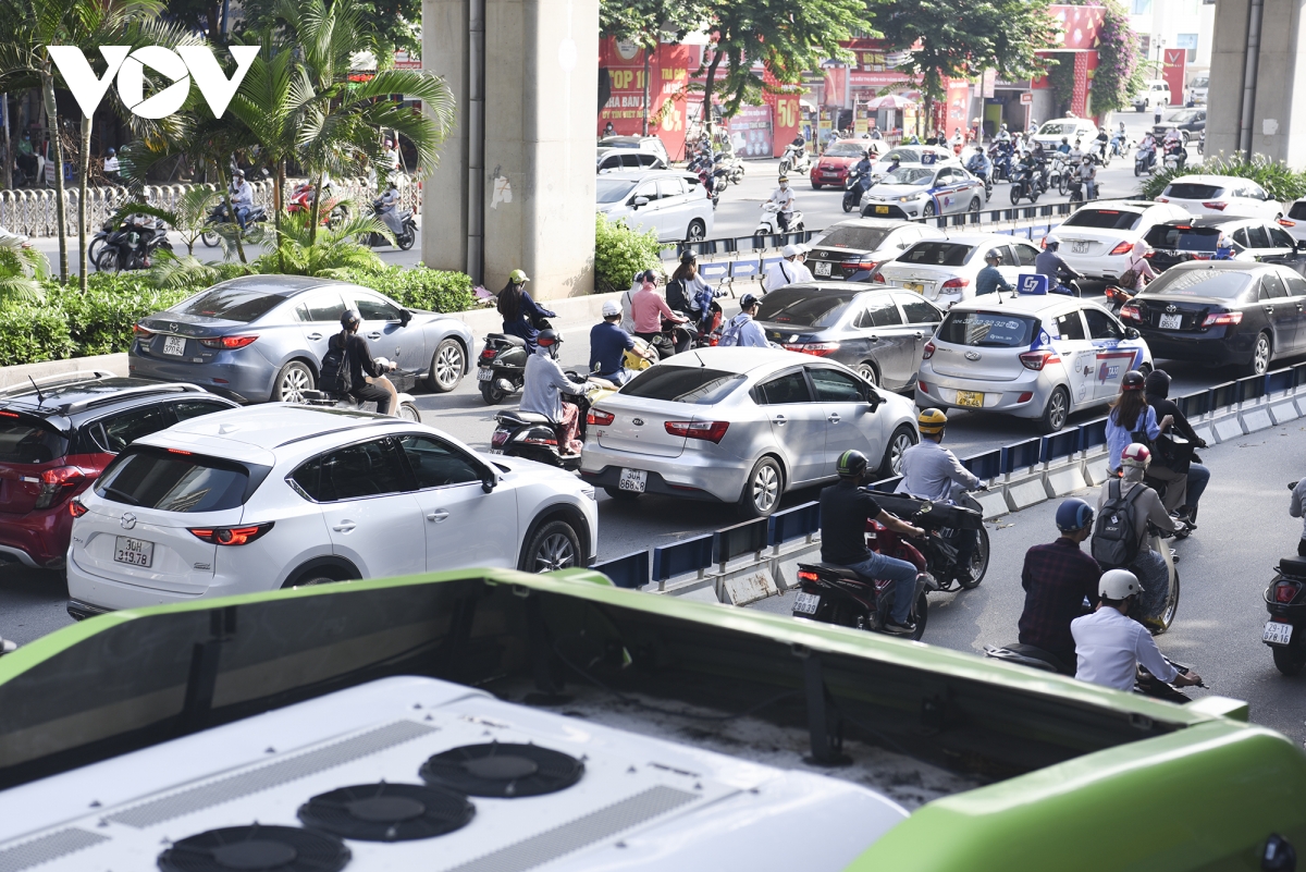 Đường Nguyễn Trãi vẫn lộn xộn sau phân làn, người tham gia giao thông ý thức kém - Ảnh 12.