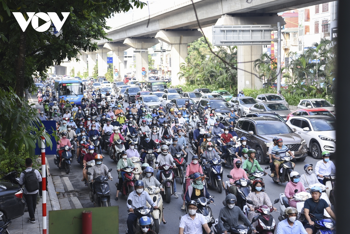 Đường Nguyễn Trãi vẫn lộn xộn sau phân làn, người tham gia giao thông ý thức kém - Ảnh 11.