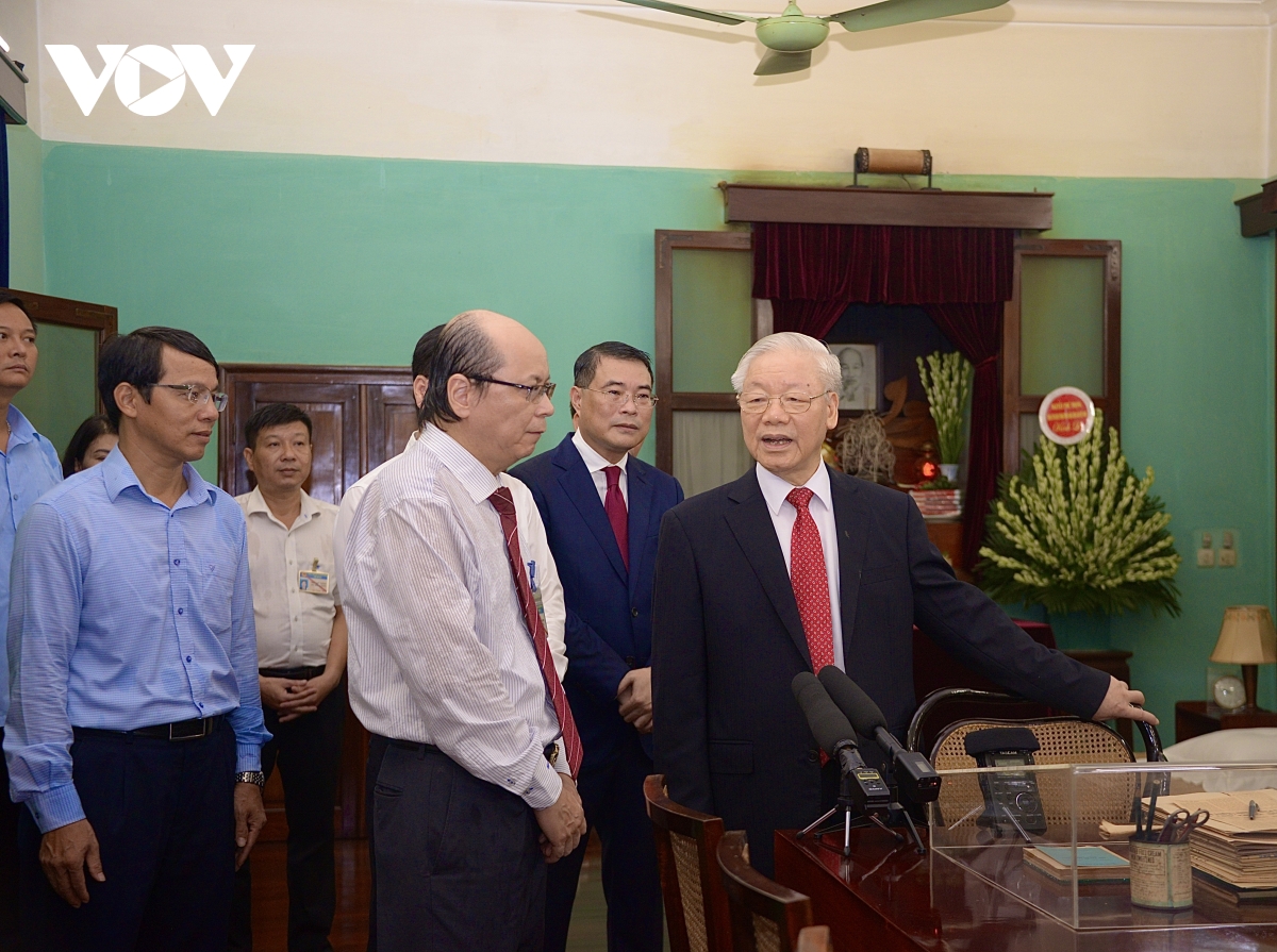 Tổng Bí thư dâng hương tưởng niệm Chủ tịch Hồ Chí Minh tại Nhà 67 - Ảnh 3.