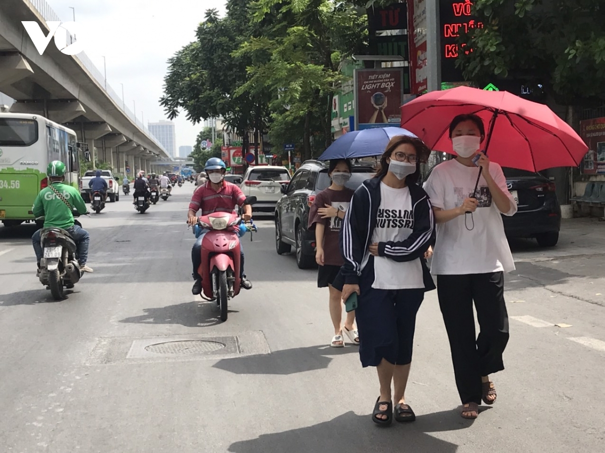 Đường Nguyễn Trãi vẫn lộn xộn sau 1 tháng thí điểm tách làn ô tô, xe máy - Ảnh 20.