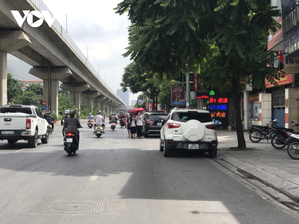 Đường Nguyễn Trãi vẫn lộn xộn sau 1 tháng thí điểm tách làn ô tô, xe máy - Ảnh 19.