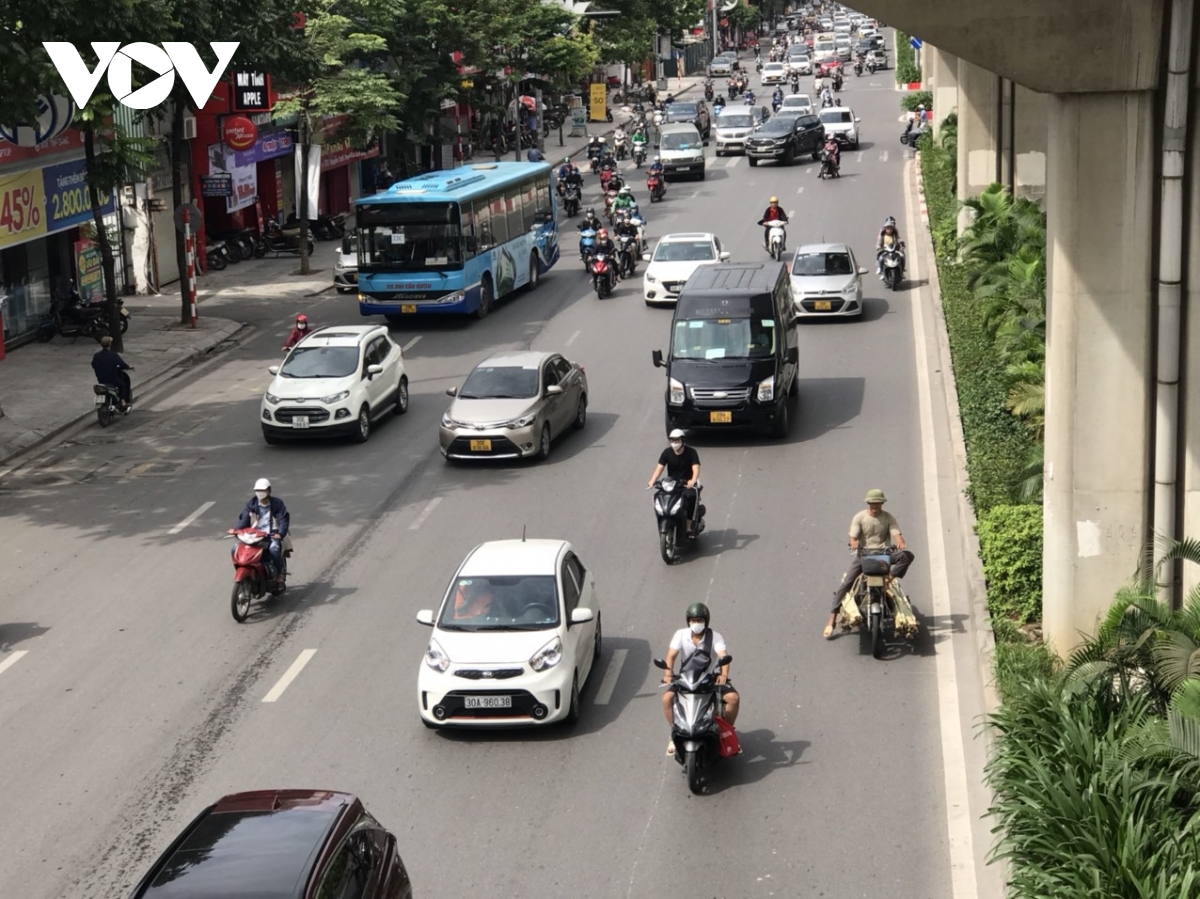 Đường Nguyễn Trãi vẫn lộn xộn sau 1 tháng thí điểm tách làn ô tô, xe máy - Ảnh 5.