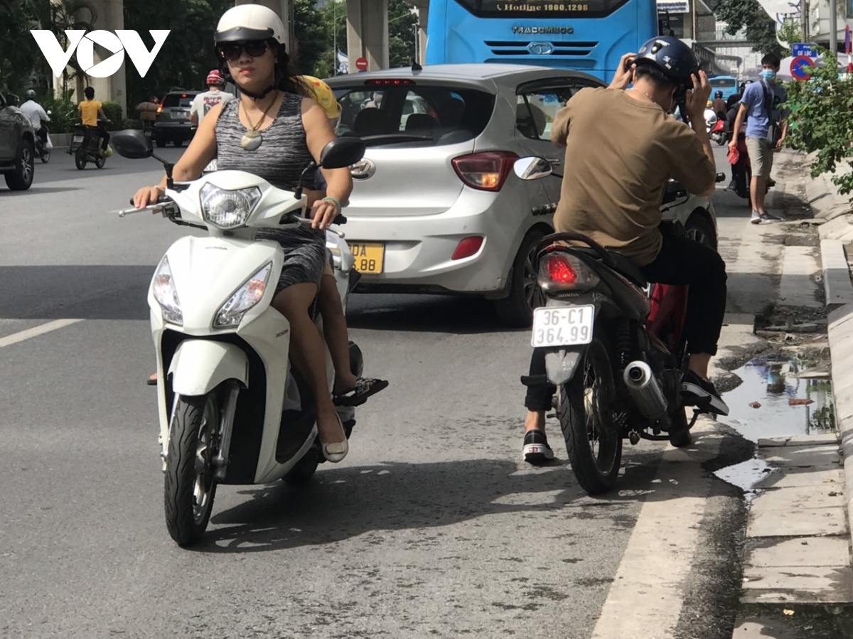 Đường Nguyễn Trãi vẫn lộn xộn sau 1 tháng thí điểm tách làn ô tô, xe máy - Ảnh 15.