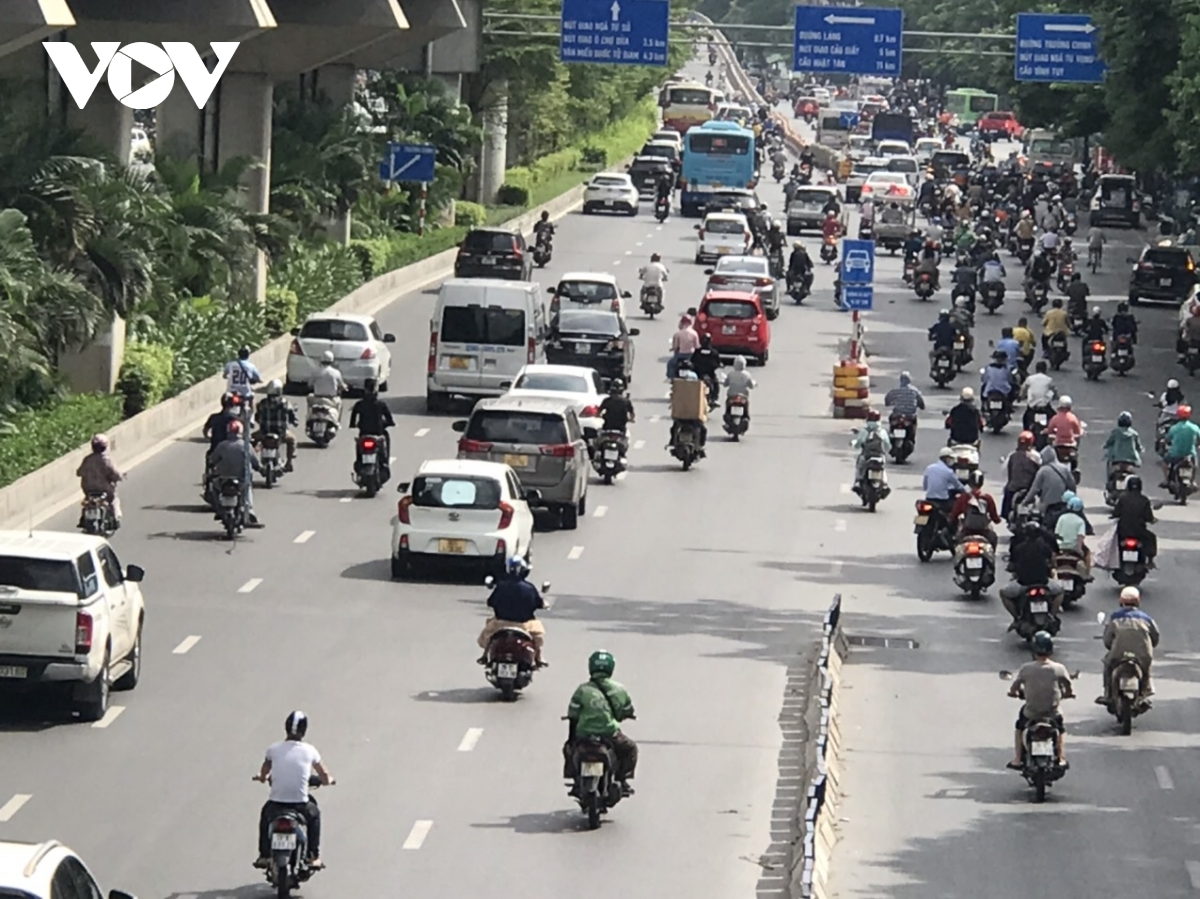 Đường Nguyễn Trãi vẫn lộn xộn sau 1 tháng thí điểm tách làn ô tô, xe máy - Ảnh 9.