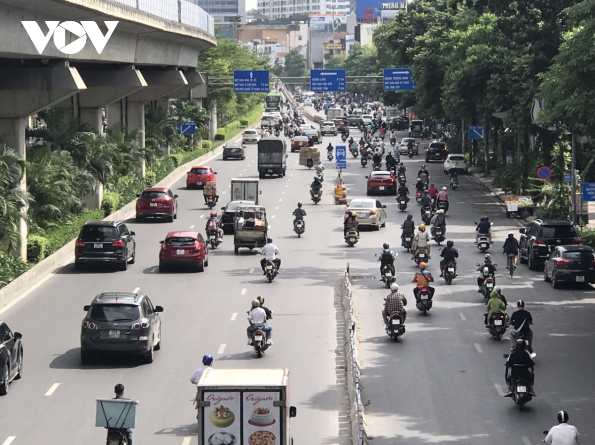 Đường Nguyễn Trãi vẫn lộn xộn sau 1 tháng thí điểm tách làn ô tô, xe máy - Ảnh 21.
