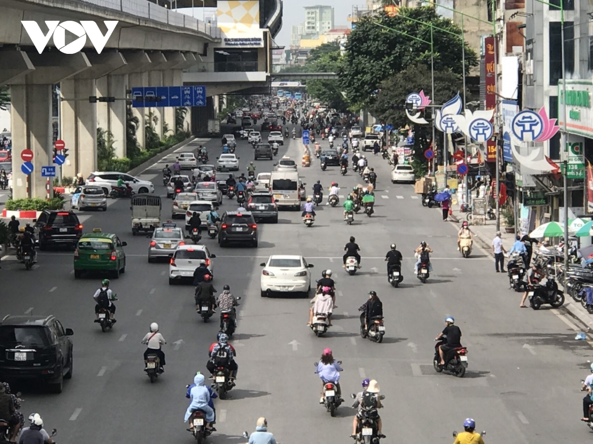Đường Nguyễn Trãi vẫn lộn xộn sau 1 tháng thí điểm tách làn ô tô, xe máy - Ảnh 11.