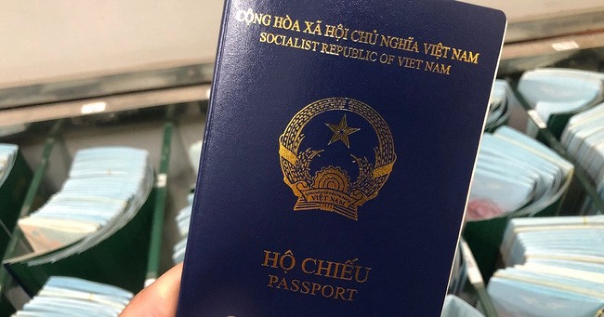 Bộ Công an: Sẽ in thông tin 'nơi sinh' vào hộ chiếu phổ thông từ ngày 15/9 - Ảnh 1.