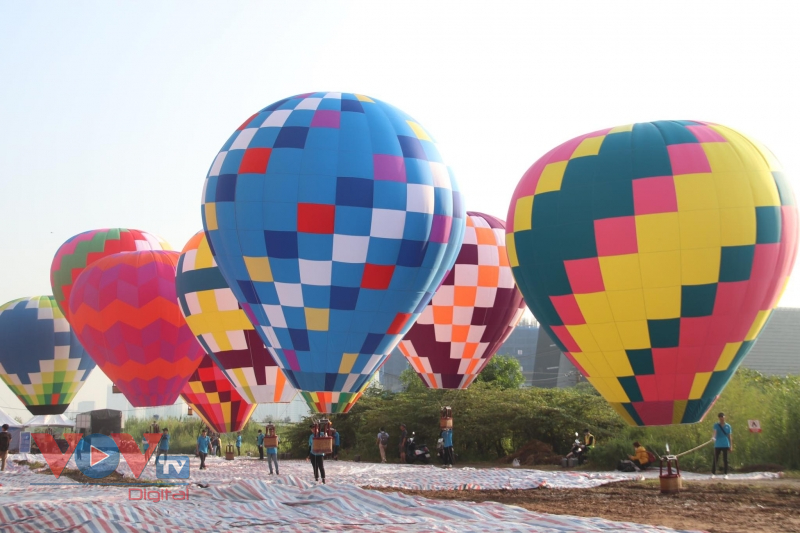 TP.HCM tổ chức thả khinh khí cầu kéo đại kỳ mừng lễ Quốc Khánh - Ảnh 12.
