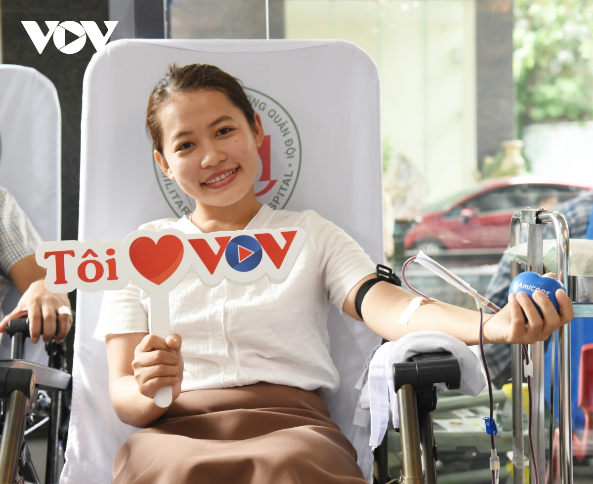 Cán bộ, nhân viên VOV tích cực hiến máu để “Triệu trái tim chung nhịp đập” - Ảnh 12.