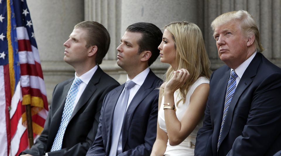 Tổng chưởng lý bang New York kiện cựu Tổng thống Donald Trump và 3 người con - Ảnh 1.