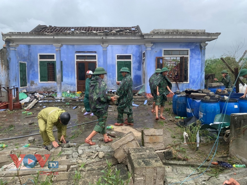 Thừa Thiên Huế: Giúp dân vùng gió lốc dựng lại nhà cửa - Ảnh 1.