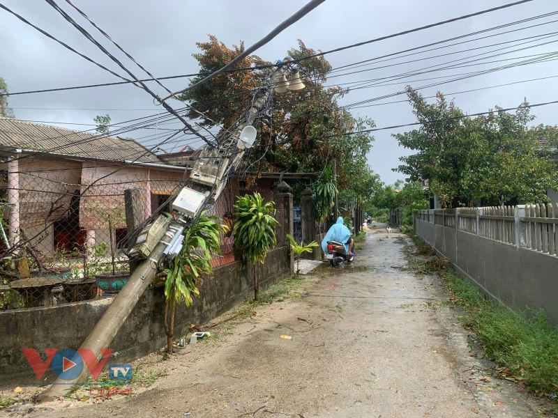 Thừa Thiên Huế: Giúp dân vùng gió lốc dựng lại nhà cửa - Ảnh 3.