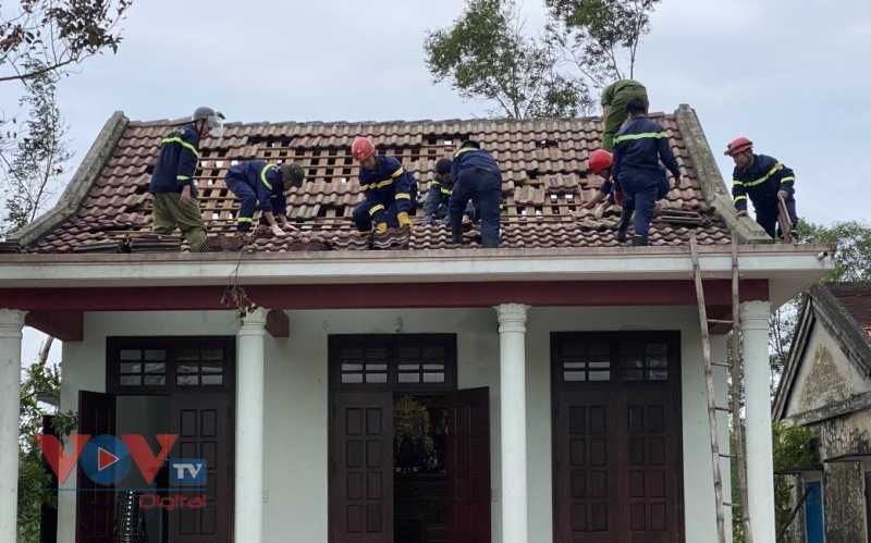 Thừa Thiên Huế: Giúp dân vùng gió lốc dựng lại nhà cửa - Ảnh 4.