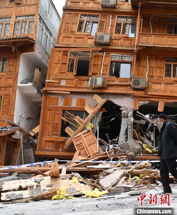 Trung Quốc: Xảy ra 13 dư chấn sau động đất tại Tứ Xuyên - Ảnh 1.