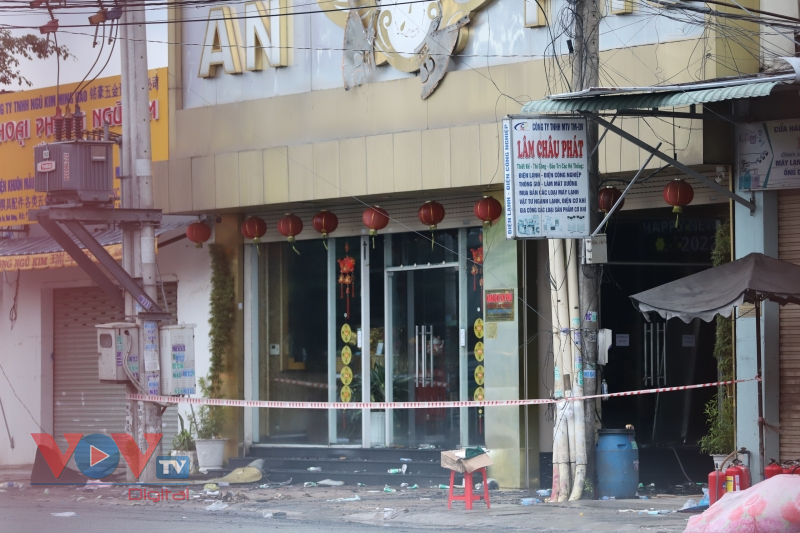 Cận cảnh hiện trường quán karaoke cháy khiến 33 người chết ở Bình Dương - Ảnh 8.