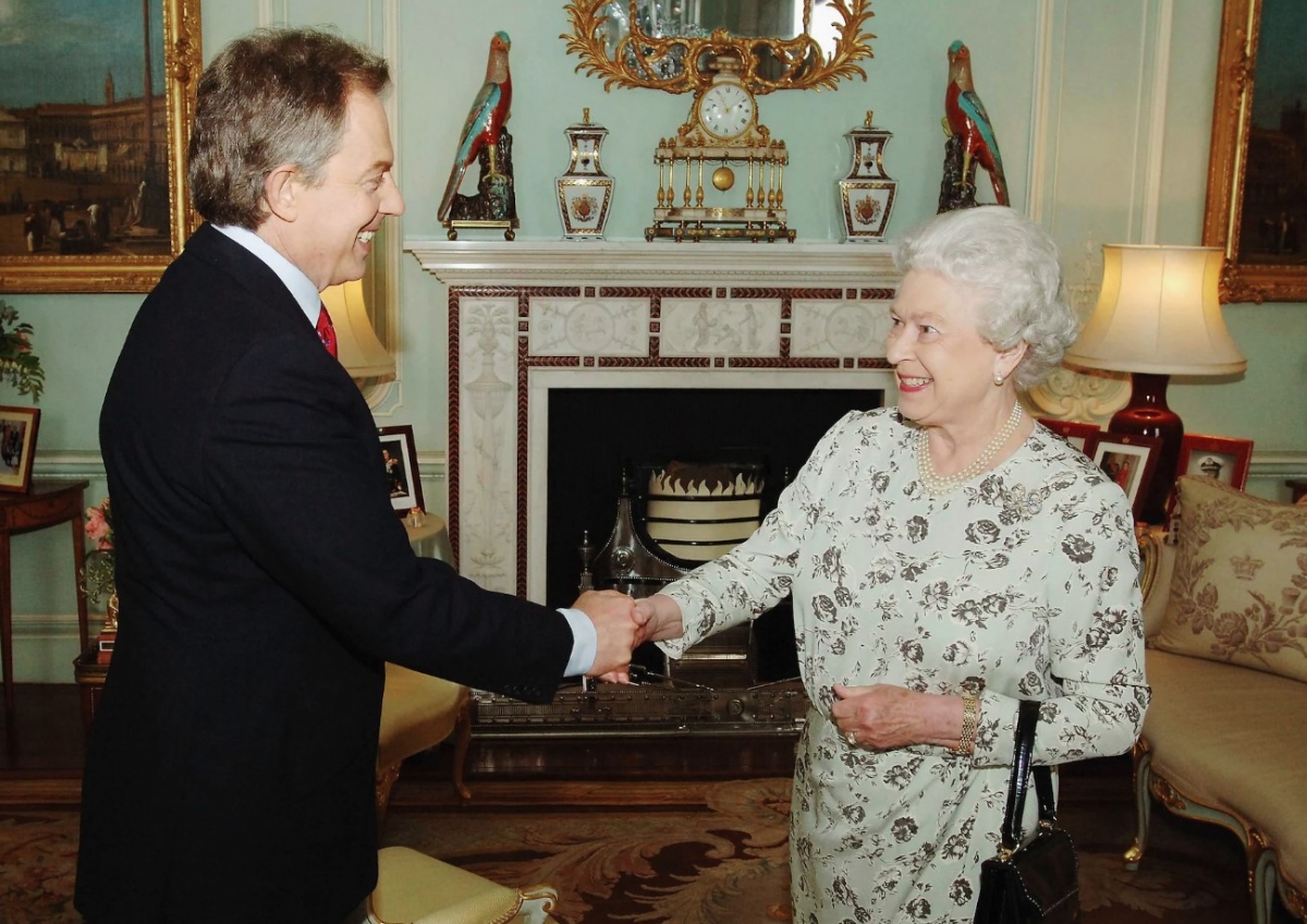 Những hình ảnh ấn tượng của Nữ hoàng Elizabeth II và 15 đời Thủ tướng Anh - Ảnh 13.
