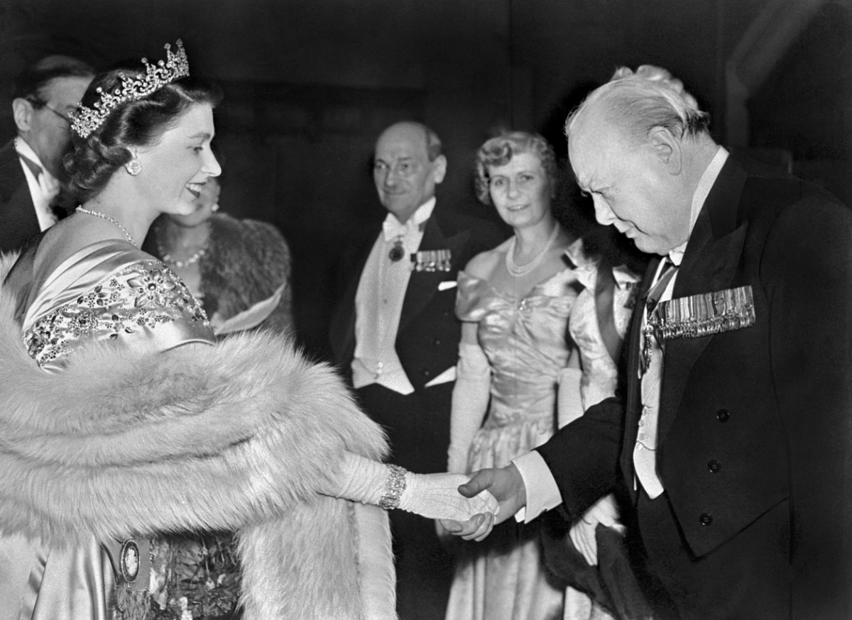 Những hình ảnh ấn tượng của Nữ hoàng Elizabeth II và 15 đời Thủ tướng Anh - Ảnh 3.