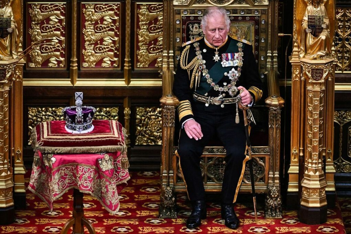 Thái tử Charles kế nhiệm ngai vàng sau khi Nữ hoàng Anh Elizabeth II qua đời - Ảnh 1.