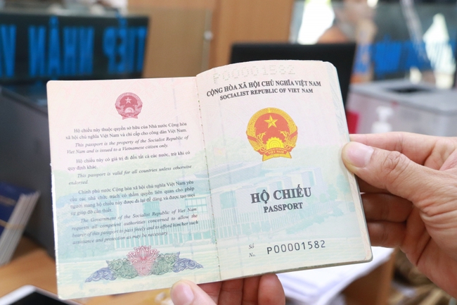 Hộ chiếu Việt Nam tăng 4 bậc trên bảng xếp hạng toàn cầu - Ảnh 1.