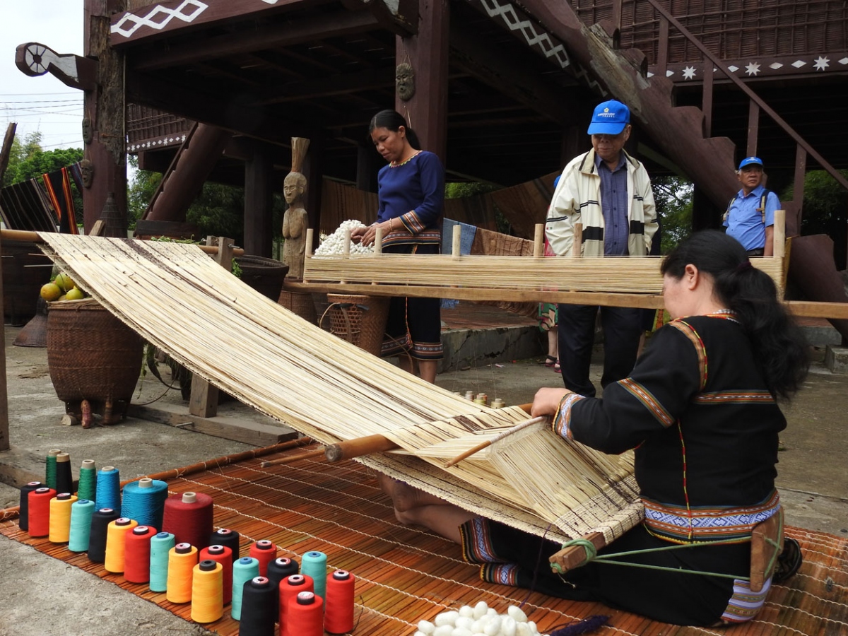 Đến Kon Tum vui Tết ở làng - Ảnh 2.