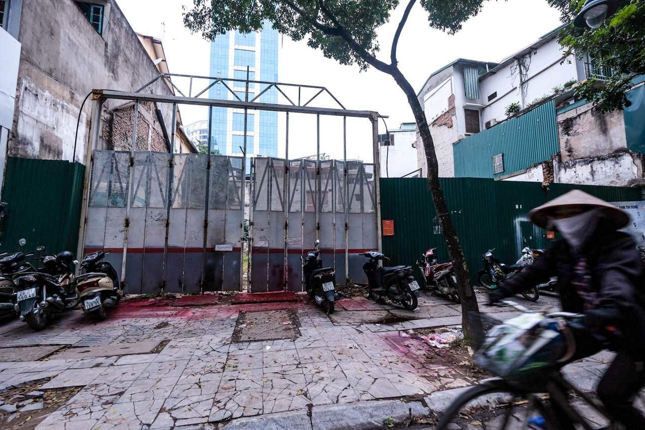 Đưa ra xét xử vụ chuyển nhượng hơn 300 m2 'đất vàng' tại phố Bà Triệu, Hà Nội - Ảnh 2.