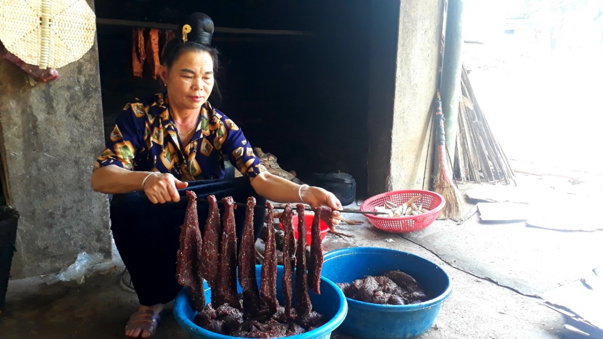Đậm đà món thịt gác bếp của người Thái Tây Bắc - Ảnh 1.