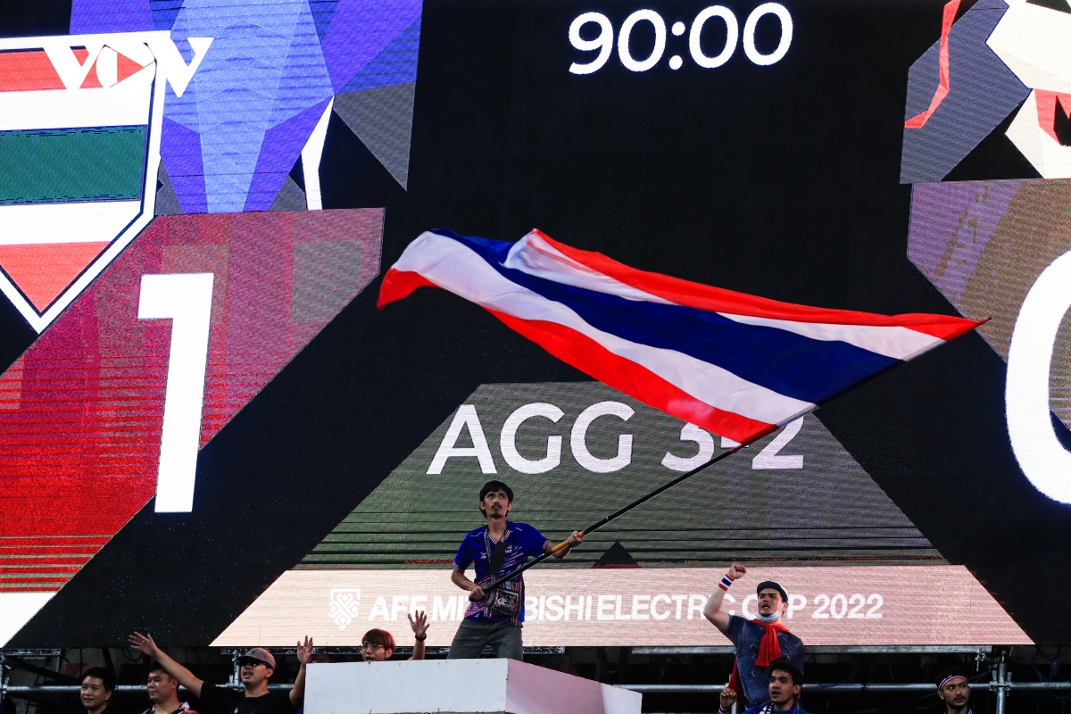 Những khoảnh khắc 'trái ngược' tại lễ trao giải AFF Cup 2022 - Ảnh 1.