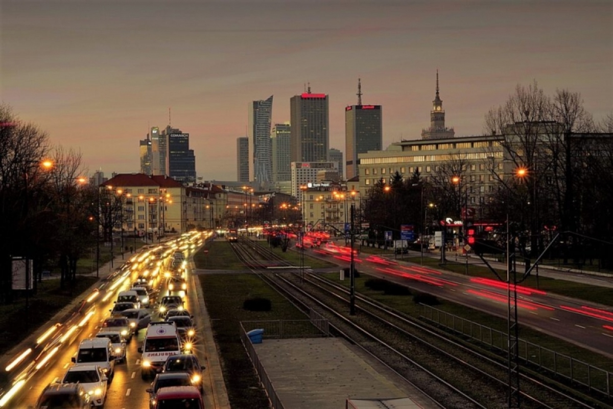 Thủ đô của Ba Lan cấm ô tô cũ lưu thông từ năm 2024 - Ảnh 1.