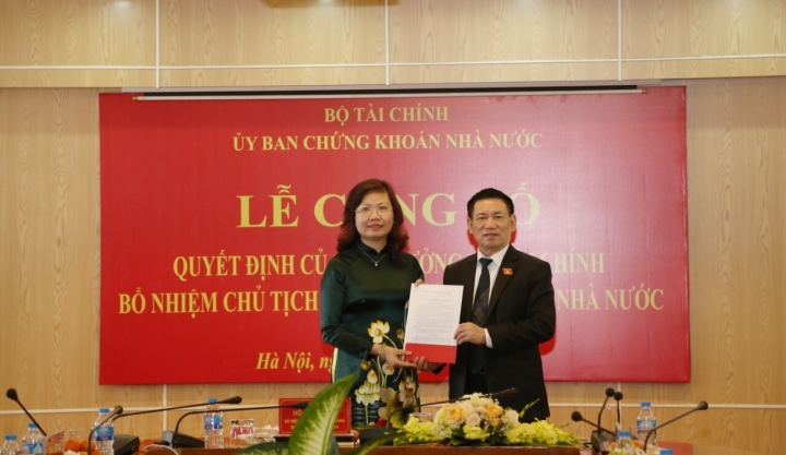 Bà Vũ Thị Chân Phương làm Chủ tịch Ủy ban Chứng khoán Nhà nước - Ảnh 1.