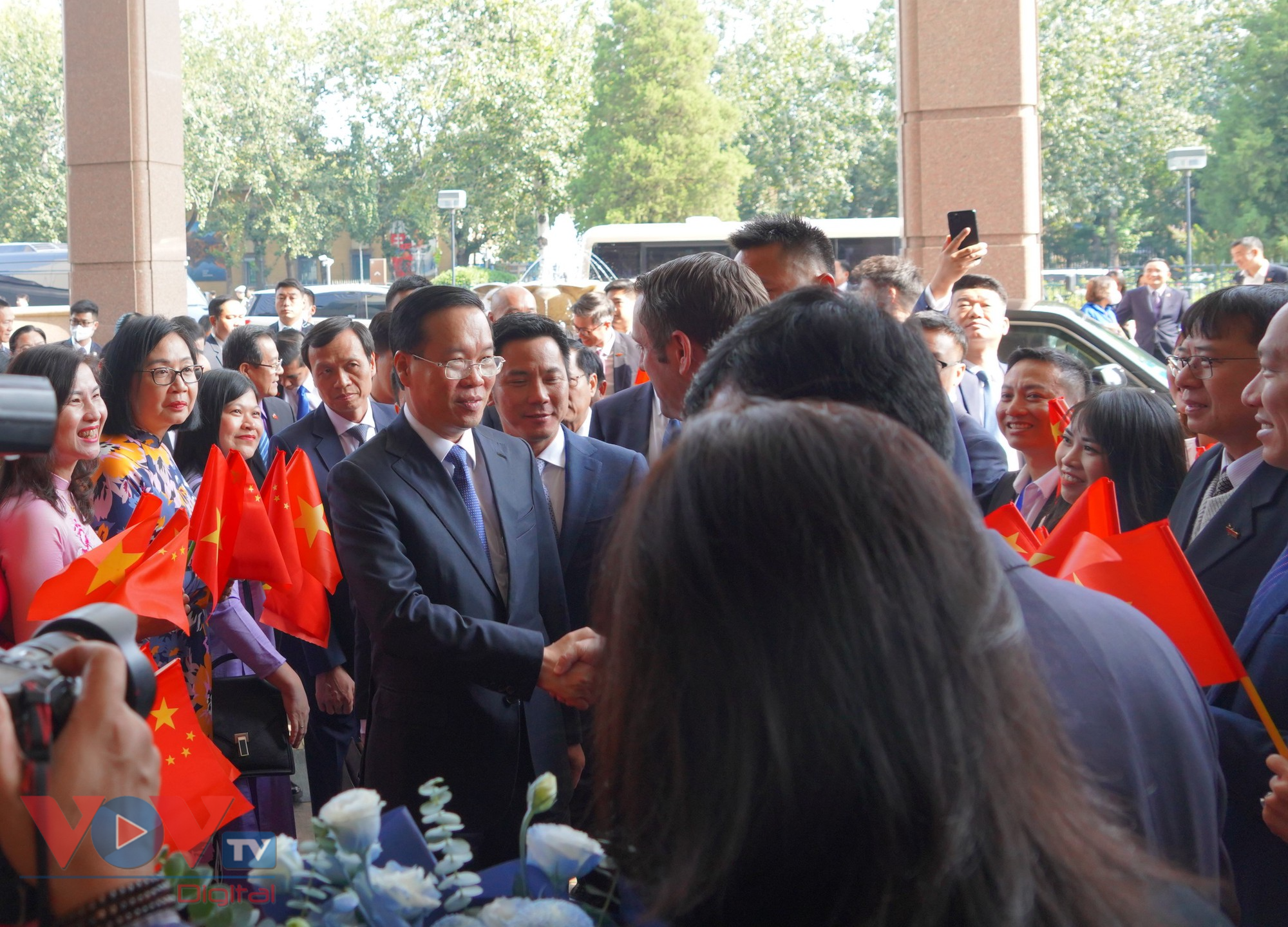 Chủ tịch nước đến Bắc Kinh tham dự Diễn đàn cấp cao &quot;Vành đai và Con đường&quot; - Ảnh 3.