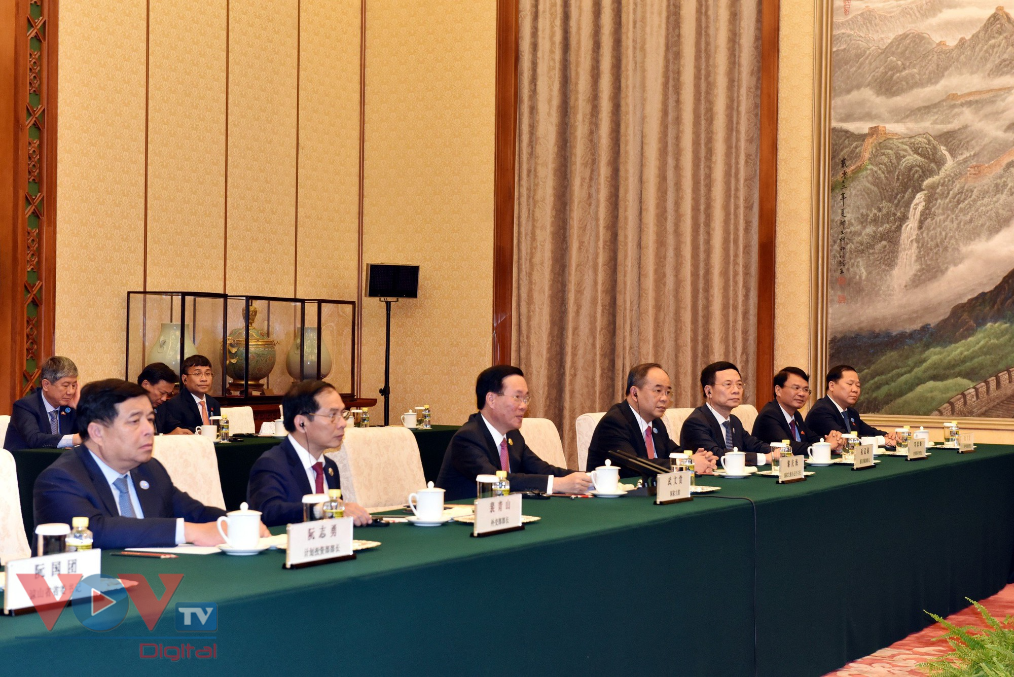 Chủ tịch nước hội kiến Ủy viên trưởng Nhân đại toàn quốc Trung Quốc - Ảnh 2.
