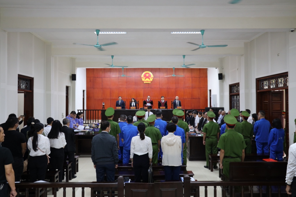 Xét xử sơ thẩm vụ án liên quan đến đấu thầu tại Bệnh viện Sản - Nhi Quảng Ninh - Ảnh 2.