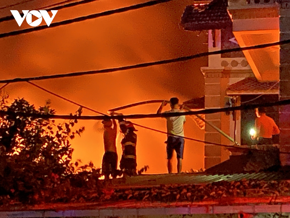 Cháy lớn ở khu vực sản xuất dệt, len ở xã La Phù, Hà Nội - Ảnh 7.