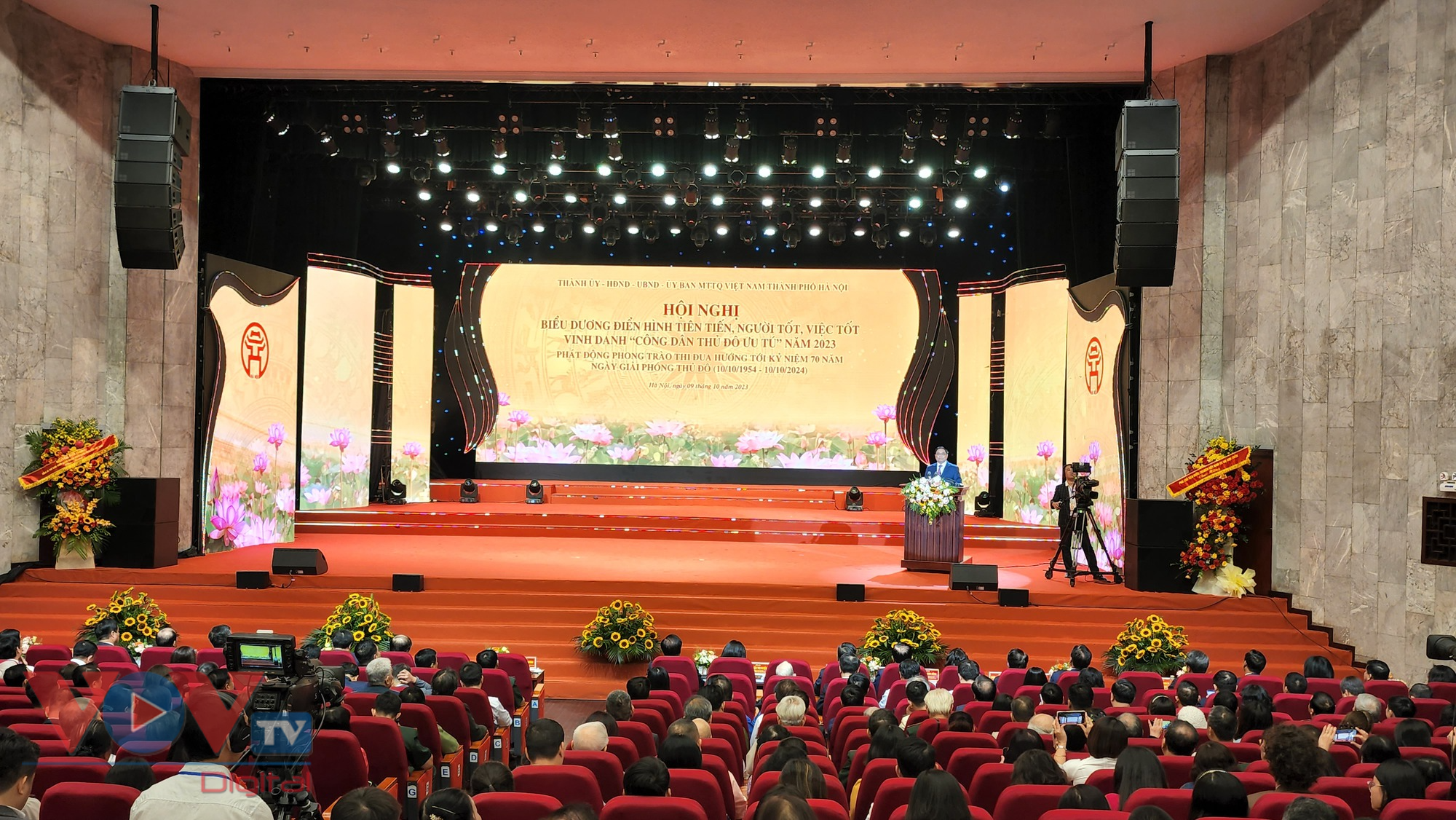 Thủ tướng Phạm Minh Chính dự Hội nghị biểu dương điển hình tiên tiến, “người tốt, việc tốt” và vinh danh “Công dân Thủ đô ưu tú” năm 2023 - Ảnh 1.