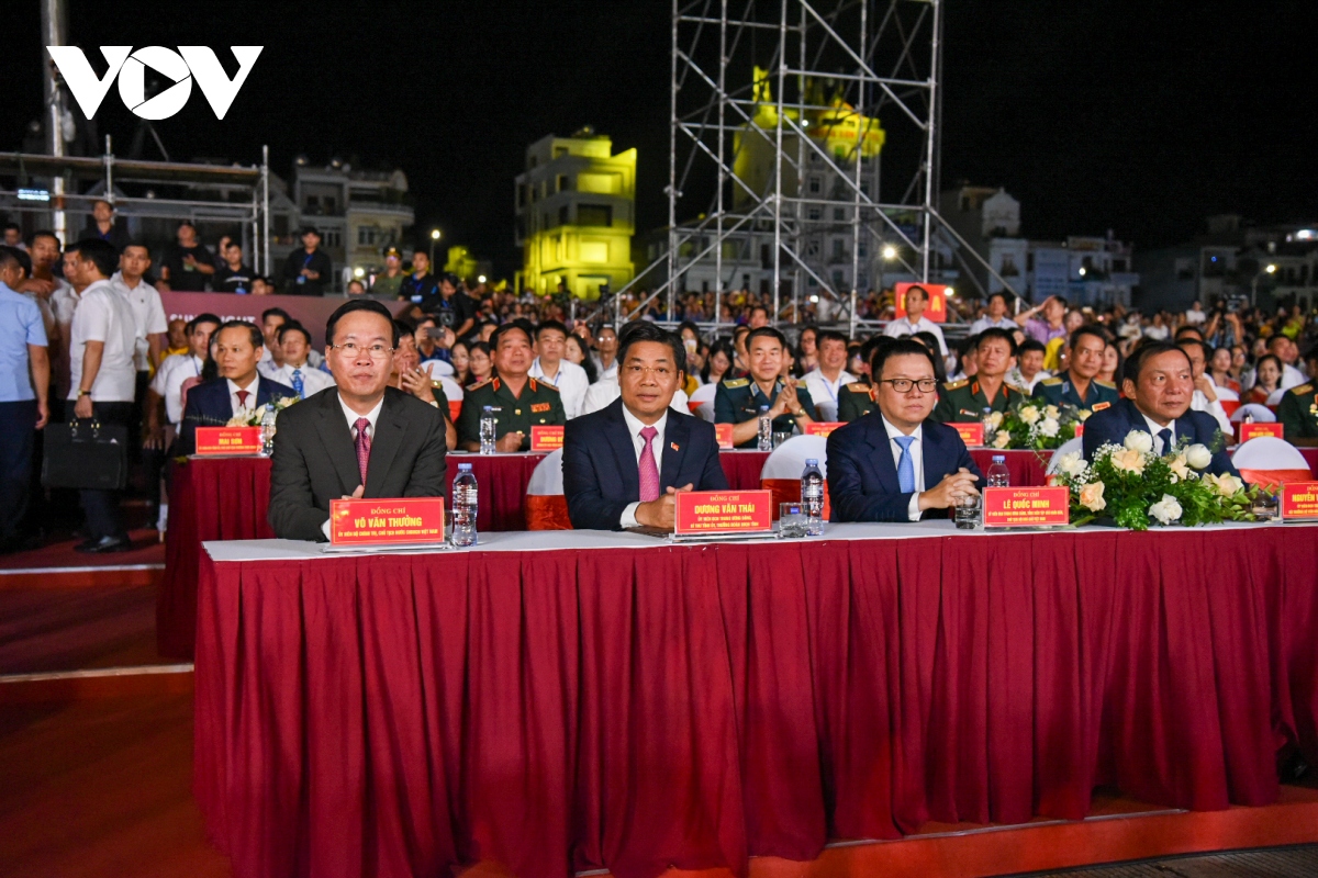 Toàn cảnh Chủ tịch nước Võ Văn Thưởng dự Lễ kỷ niệm 60 năm Bác Hồ thăm tỉnh Hà Bắc - Ảnh 2.