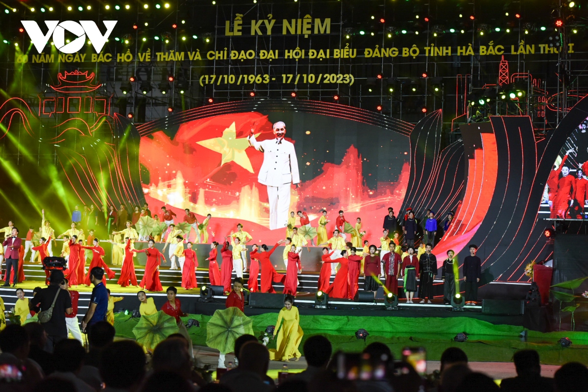 Toàn cảnh Chủ tịch nước Võ Văn Thưởng dự Lễ kỷ niệm 60 năm Bác Hồ thăm tỉnh Hà Bắc - Ảnh 7.