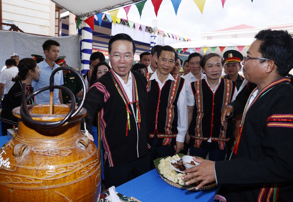 Chủ tịch nước Võ Văn Thưởng dự Ngày hội Đại đoàn kết toàn dân tộc tại Phú Yên- Ảnh 6.