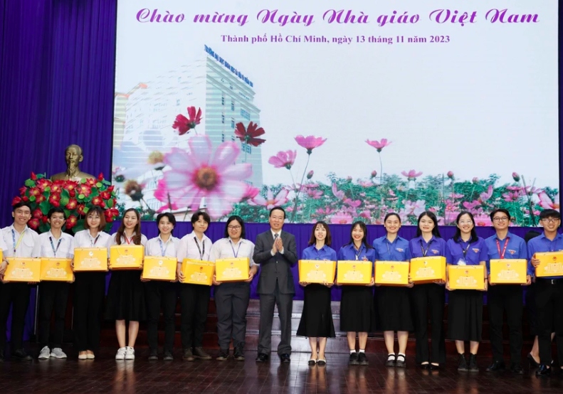 Chủ tịch nước chúc mừng ngày Nhà giáo Việt Nam tại Đại học Quốc gia TP.HCM- Ảnh 3.