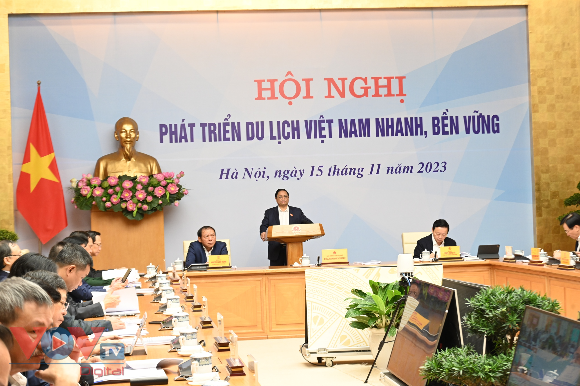 Thủ tướng: Tìm lời giải phát triển du lịch Việt Nam nhanh và bền vững- Ảnh 1.