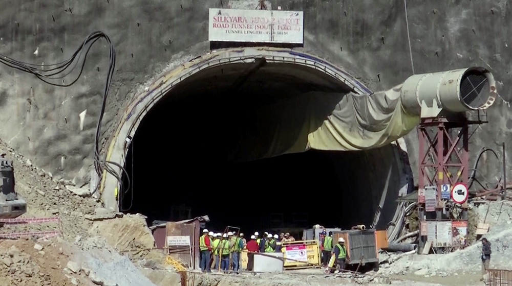 Ấn Độ chuẩn bị 5 phương án giải cứu 40 công nhân mắc kẹt trong đường hầm- Ảnh 1.