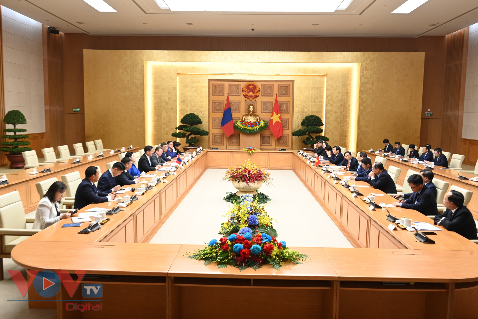 Thủ tướng Phạm Minh Chính tiếp Tổng thống Mông Cổ Ukhnaagiin Khurelsukh - Ảnh 1.